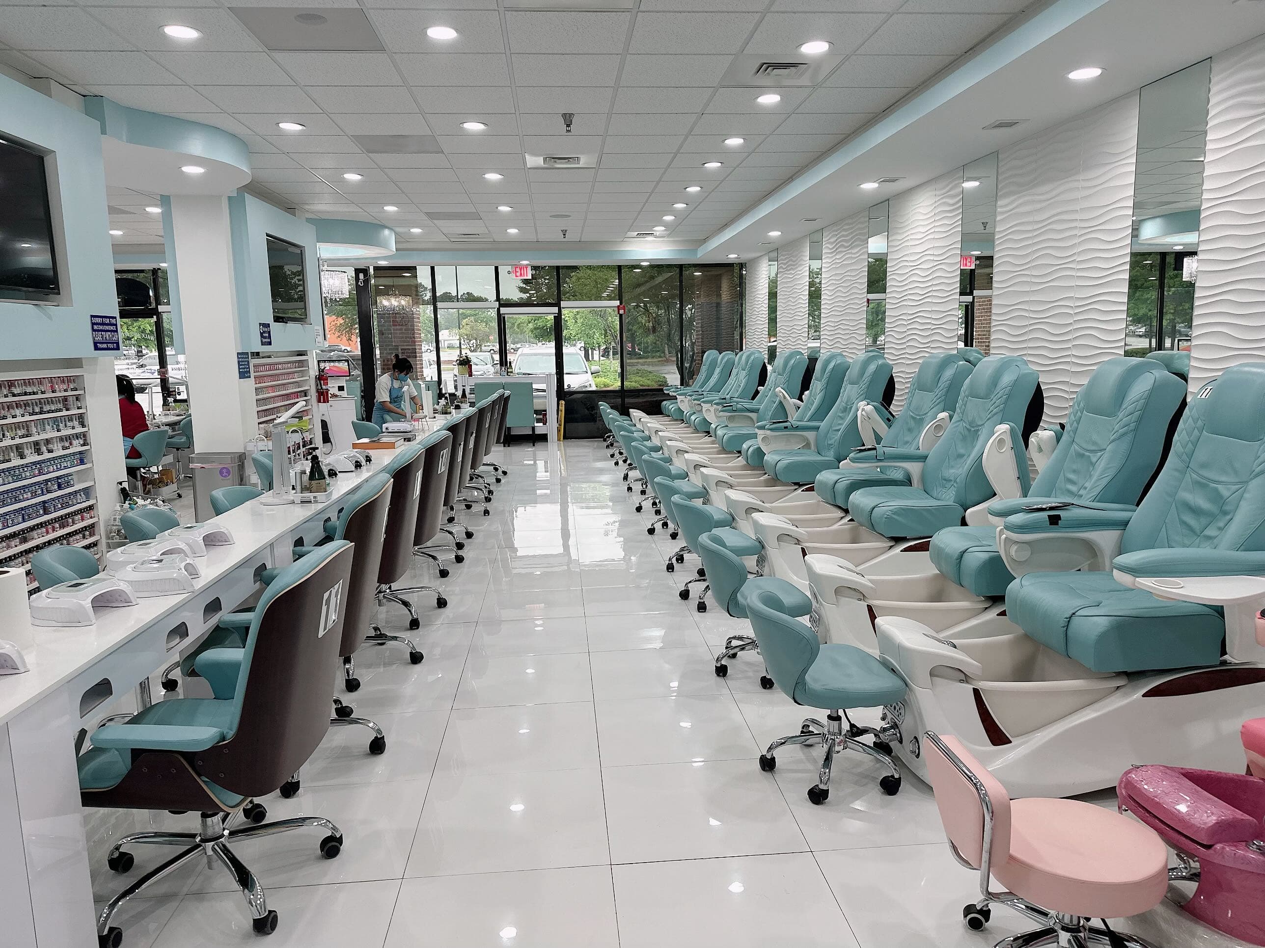 https://cdn.nailzy.com/jobs/67048b6fd71a9ae5cb2a480c