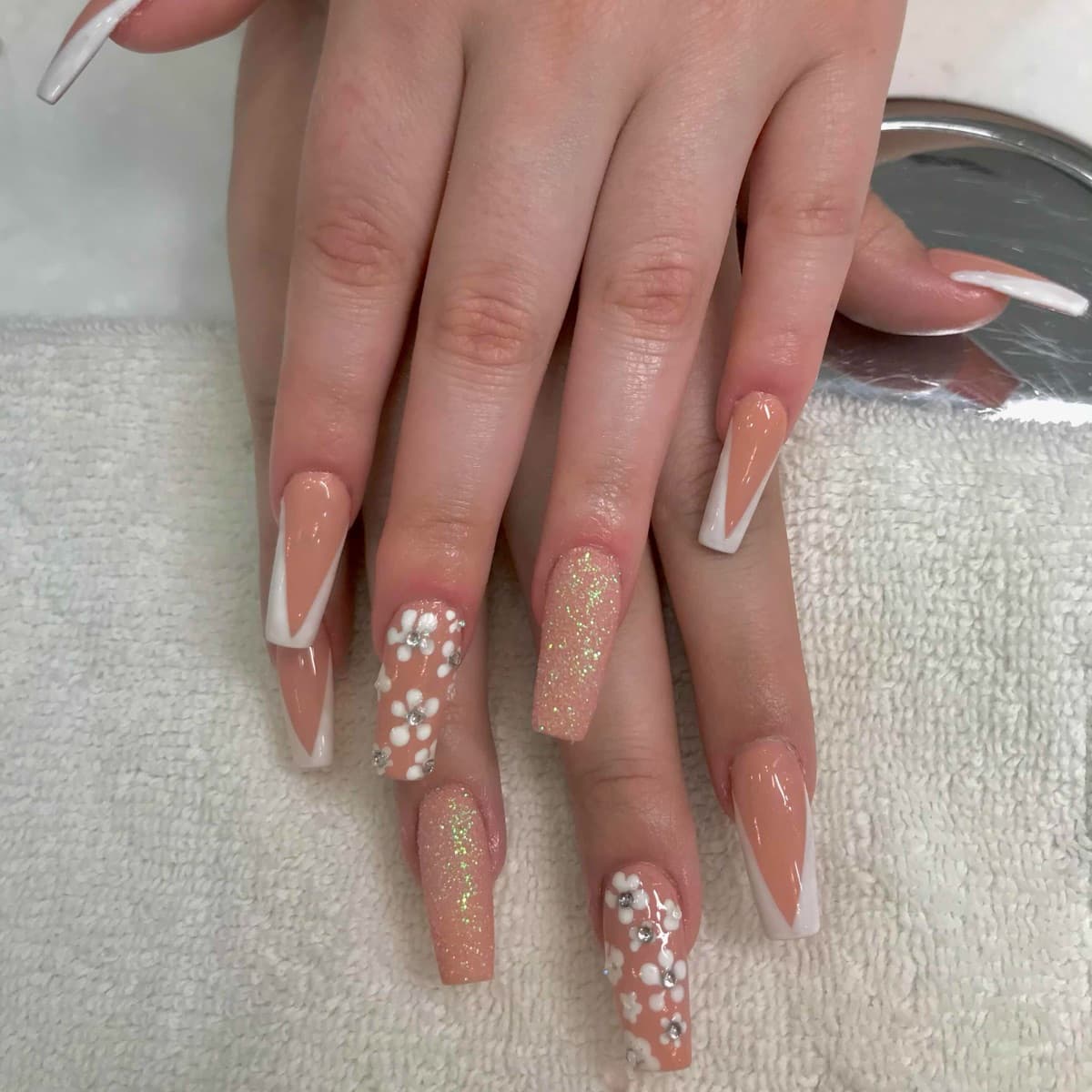 V nail salon 