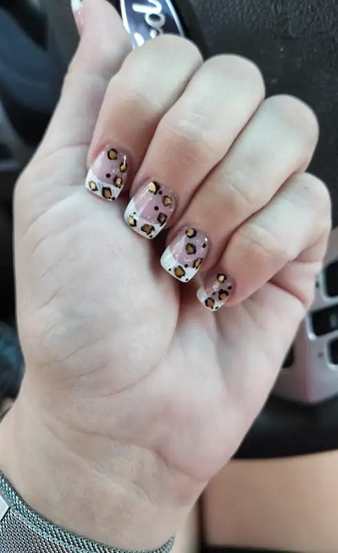 https://cdn.nailzy.com/salons/652804213e51affde2404903